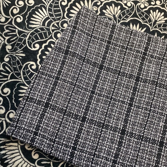 Medium black and white tweed like mini skirt - Picture 2 of 14